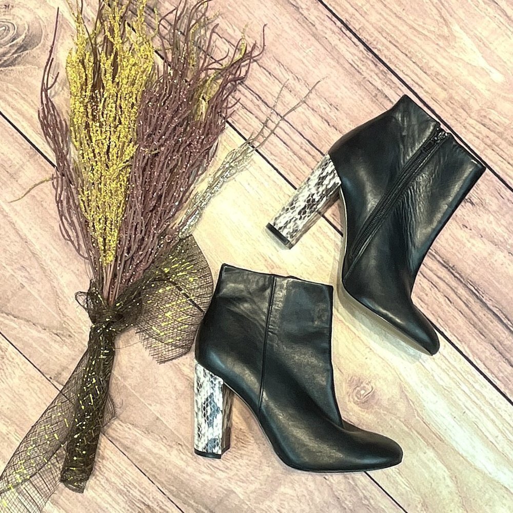 Maiden Lane Solid Black Ankle Boots w/ Snake Heel NWOT, Size: 6M